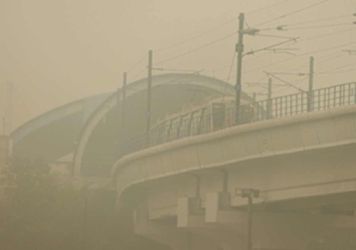 दिल्ली एक्‍यूआई 410 के साथ गंभीर श्रेणी में गैस चैंबर बनी हुई है